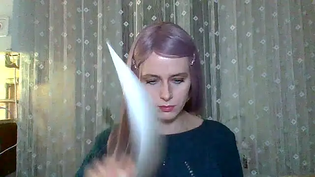 Snapshot of LuminousLady chatting on February 28, 2025, 9:44 pm LuminousLady online show from February 28, 2025, 9:44 pm