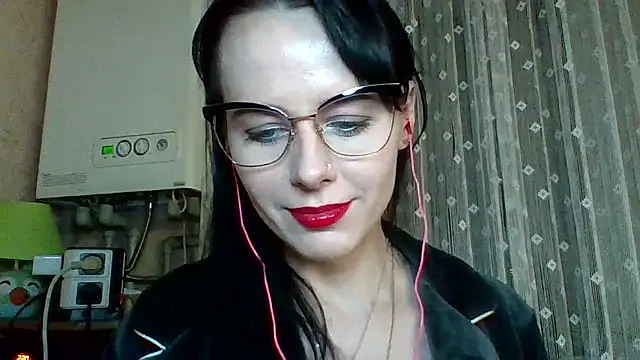 Snapshot of LuminousLady chatting on March 21, 2025, 10:17 pm LuminousLady online show from March 21, 2025, 10:17 pm