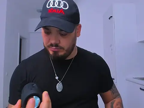 ZackMasterss online show from November 18, 2025, 12:59 am