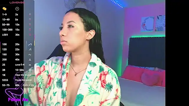 Snapshot of SallyWhitee chatting on December 20, 2025, 4:15 am SallyWhitee online show from December 20, 2025, 4:15 am