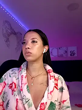 Snapshot of SallyWhitee chatting on February 5, 2026, 5:03 am SallyWhitee online show from February 5, 2026, 5:03 am