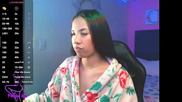 SallyWhitee online show from December 2, 2025, 4:58 am