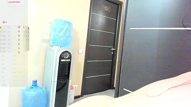 Snapshot of Amely_Li1 chatting on March 12, 2025, 7:24 am Amely Li1 online show from March 12, 2025, 7:24 am