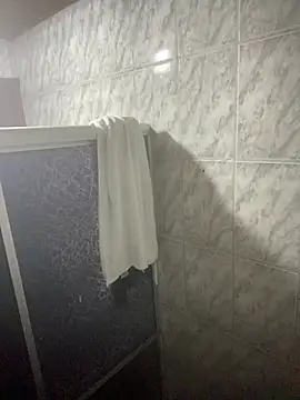 Mineirinho043 online show from June 8, 2026, 1:22 pm