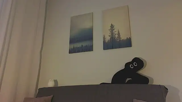 Mia Luw online show from March 26, 2026, 11:30 am