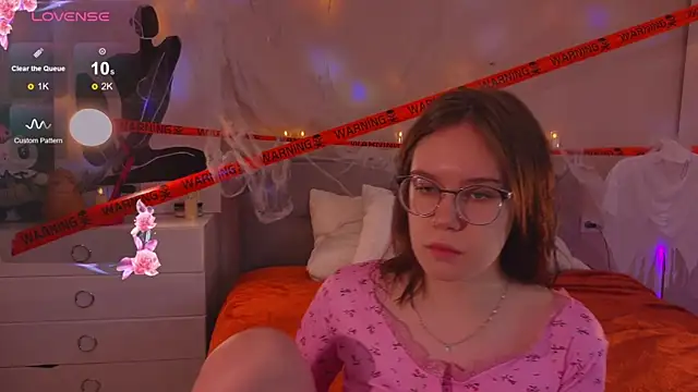 Mia Luw online show from October 26, 2025, 2:56 am