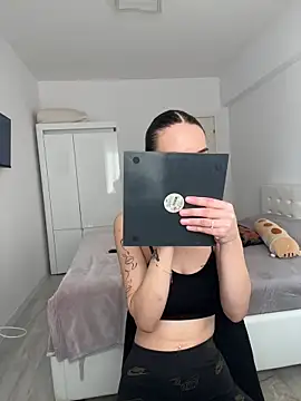 Snapshot of Celine_Roxelle chatting on January 14, 2026, 11:14 am Celine Roxelle online show from January 14, 2026, 11:14 am