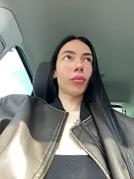 Celine Roxelle online show from March 25, 2026, 9:19 am