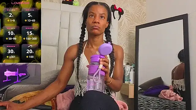 dafnnelewis online show from May 12, 2026, 11:16 am