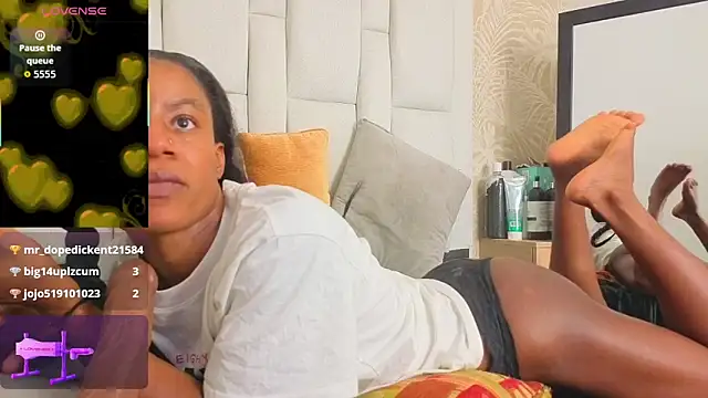 dafnnelewis online show from May 11, 2026, 4:04 pm