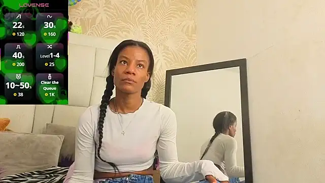 dafnnelewis online show from May 26, 2026, 11:08 am