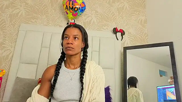 dafnnelewis online show from April 20, 2026, 11:13 am