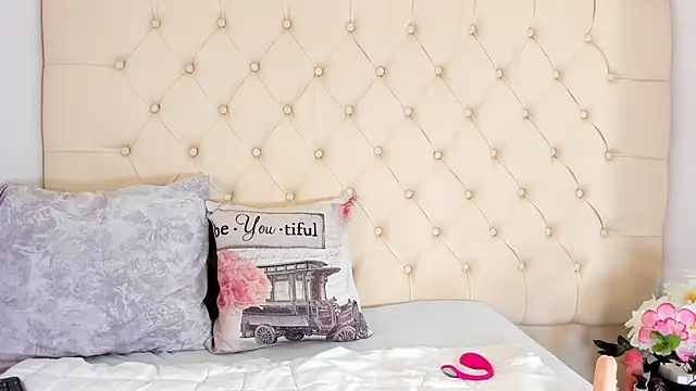 cattaleya get online show from April 7, 2026, 10:00 pm