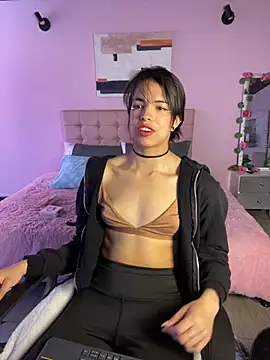 Isabella Rizzo online show from February 10, 2025, 3:53 pm