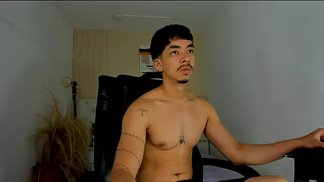 ISAAC CRYSTON online show from February 16, 2026, 10:07 pm