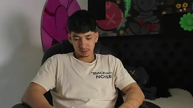 ISAAC CRYSTON online show from November 11, 2025, 8:03 pm