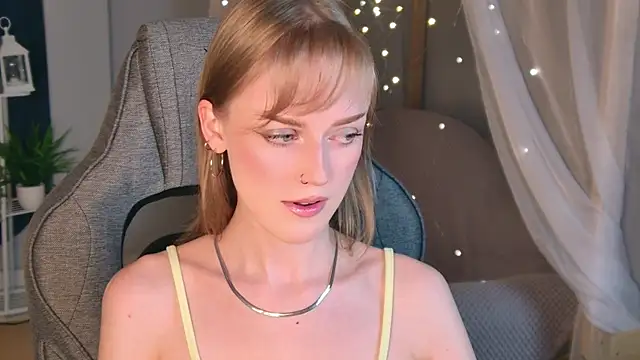 Snapshot of KiraMontoya chatting on July 8, 2026, 2:57 am KiraMontoya online show from July 8, 2026, 2:57 am