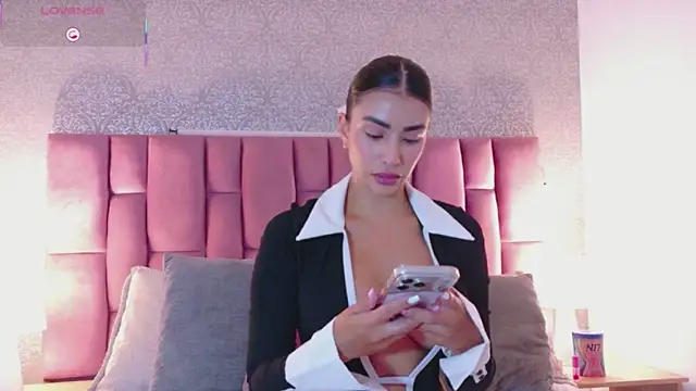 FelicityAdams online show from February 19, 2026, 2:47 pm