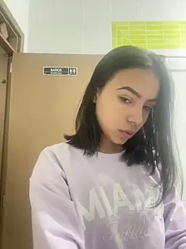 Snapshot of julieta_fn chatting on April 20, 2026, 2:29 pm julieta fn online show from April 20, 2026, 2:29 pm