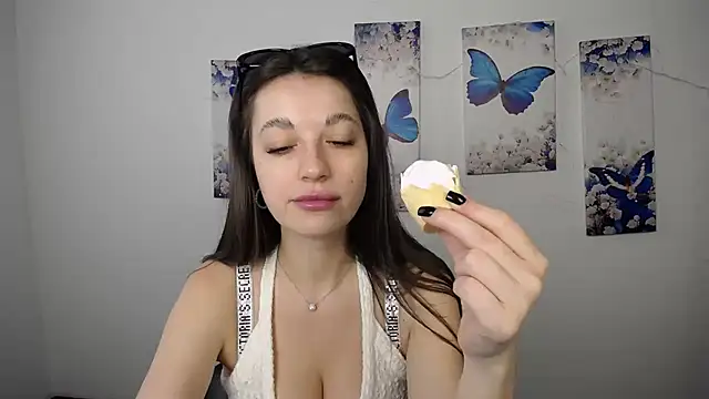 Snapshot of Eva_Eldis chatting on July 2, 2026, 10:43 am Eva Eldis online show from July 2, 2026, 10:43 am