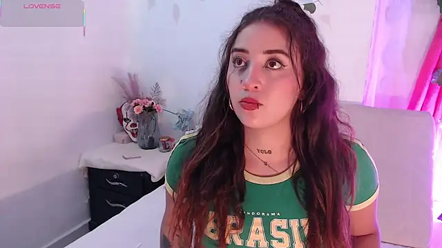 Snapshot of alaia_sweetxxx chatting on March 14, 2025, 3:59 am alaia sweetxxx online show from March 14, 2025, 3:59 am