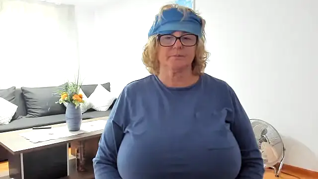 NoraJohnson6 online show from September 17, 2025, 8:27 am