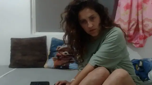 Snapshot of jeans_and_emma chatting on September 16, 2025, 12:00 am jeans and emma online show from September 16, 2025, 12:00 am