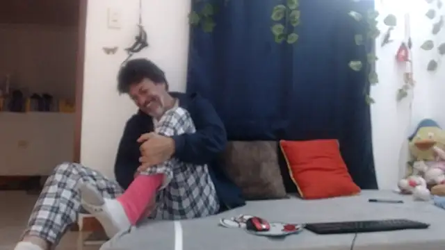 Snapshot of jeans_and_emma chatting on March 19, 2025, 12:15 am jeans and emma online show from March 19, 2025, 12:15 am