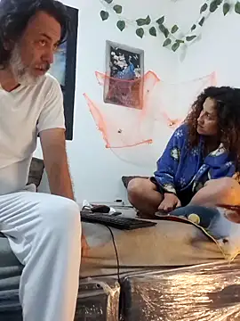 Snapshot of jeans_and_emma chatting on October 27, 2025, 12:33 am jeans and emma online show from October 27, 2025, 12:33 am