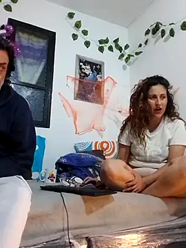 Snapshot of jeans_and_emma chatting on October 24, 2025, 1:48 am jeans and emma online show from October 24, 2025, 1:48 am