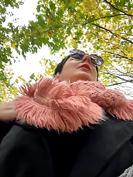 Snapshot of Loveblackzilla chatting on November 9, 2025, 12:31 pm Loveblackzilla online show from November 9, 2025, 12:31 pm