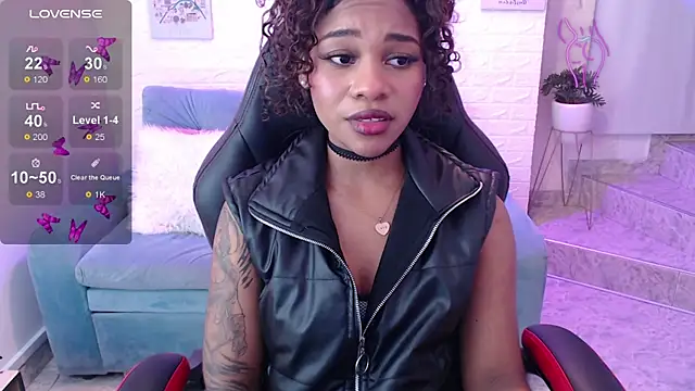 Snapshot of tylla_ chatting on March 11, 2025, 10:07 am tylla online show from March 11, 2025, 10:07 am