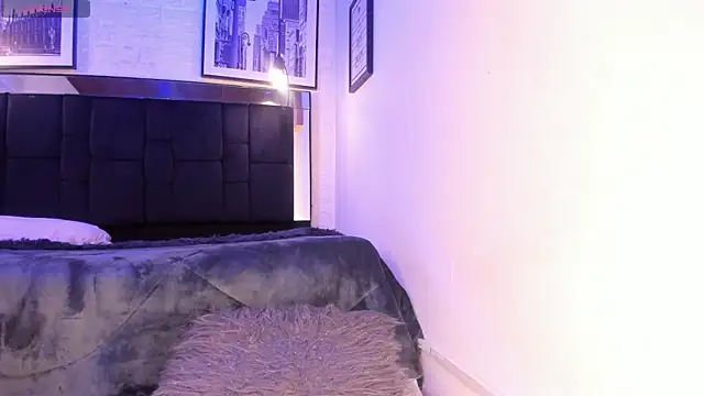 tylla  online show from November 22, 2025, 4:00 am