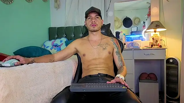 Snapshot of Chrissken chatting on October 23, 2025, 1:15 am Chrissken online show from October 23, 2025, 1:15 am