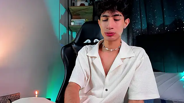 Snapshot of NovaaWheler chatting on November 23, 2025, 3:11 pm NovaaWheler online show from November 23, 2025, 3:11 pm