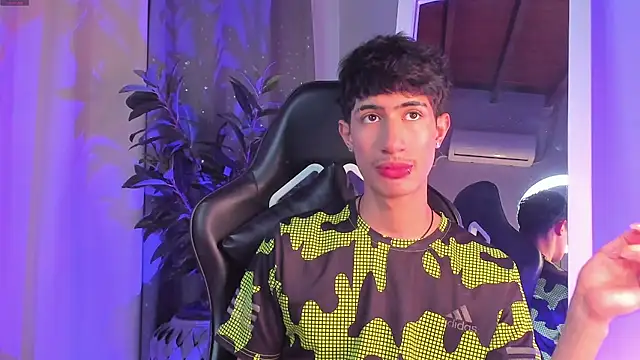 Snapshot of NovaaWheler chatting on September 21, 2025, 7:08 pm NovaaWheler online show from September 21, 2025, 7:08 pm