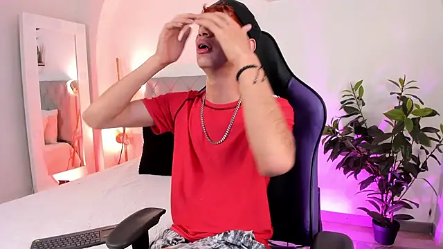 Snapshot of NovaaWheler chatting on March 17, 2025, 5:01 am NovaaWheler online show from March 17, 2025, 5:01 am