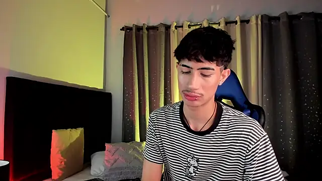 Snapshot of NovaaWheler chatting on October 8, 2025, 6:41 pm NovaaWheler online show from October 8, 2025, 6:41 pm