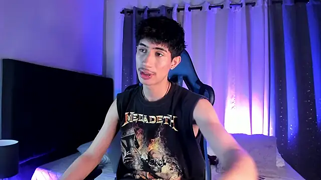 Snapshot of NovaaWheler chatting on October 4, 2025, 7:04 pm NovaaWheler online show from October 4, 2025, 7:04 pm