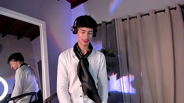 Snapshot of NovaaWheler chatting on October 11, 2025, 8:10 pm NovaaWheler online show from October 11, 2025, 8:10 pm