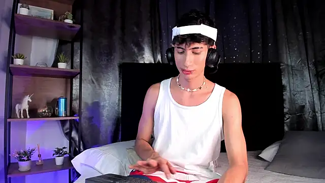 Snapshot of NovaaWheler chatting on November 9, 2025, 8:13 pm NovaaWheler online show from November 9, 2025, 8:13 pm