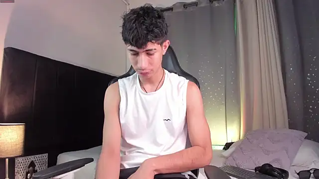 Snapshot of NovaaWheler chatting on September 15, 2025, 4:07 pm NovaaWheler online show from September 15, 2025, 4:07 pm