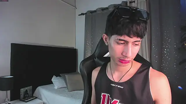 Snapshot of NovaaWheler chatting on September 12, 2025, 9:36 pm NovaaWheler online show from September 12, 2025, 9:36 pm