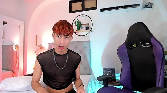 Snapshot of NovaaWheler chatting on March 17, 2025, 8:07 am NovaaWheler online show from March 17, 2025, 8:07 am