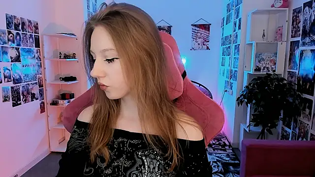 Snapshot of DariaTate chatting on March 1, 2026, 12:16 pm DariaTate online show from March 1, 2026, 12:16 pm