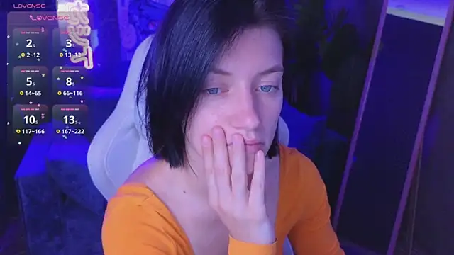 roxy riot  online show from April 27, 2026, 1:36 am