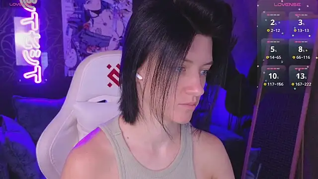 roxy riot  online show from April 3, 2026, 1:34 am