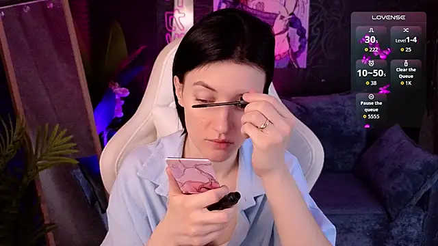 roxy riot  online show from November 18, 2025, 1:32 am