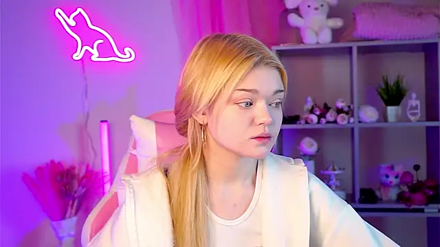 AdeleCartier online show from March 19, 2025, 9:27 pm