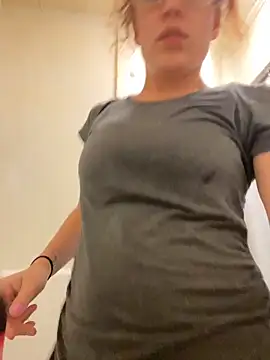 Snapshot of grassXass420 chatting on October 26, 2025, 9:20 am grassXass420 online show from October 26, 2025, 9:20 am